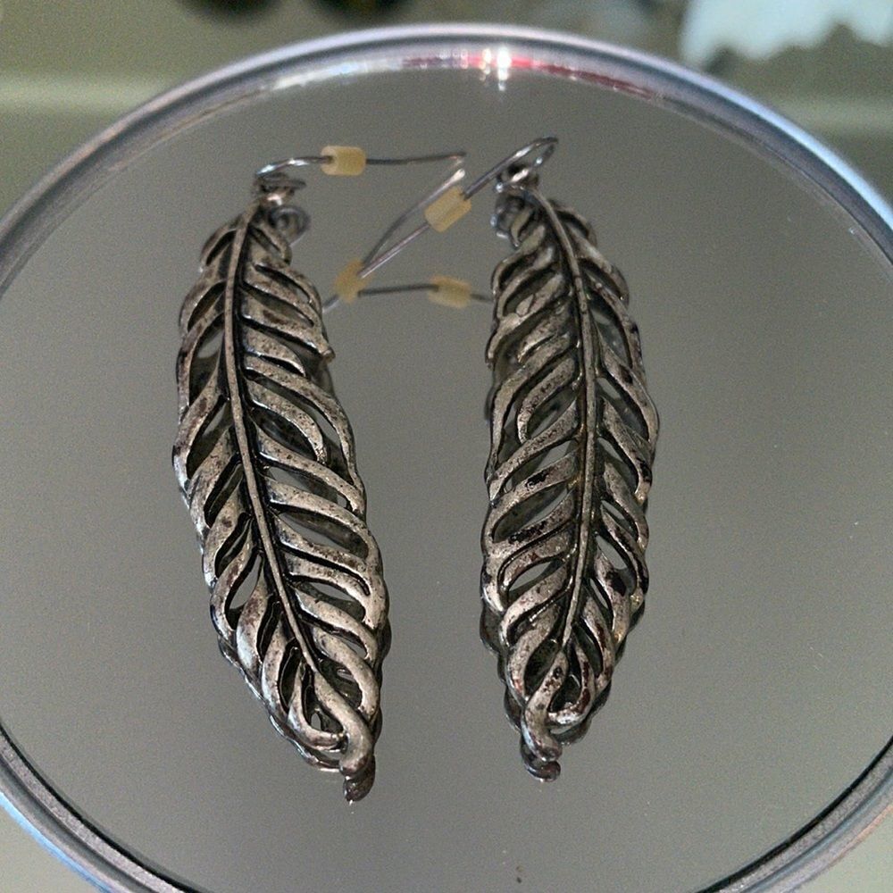 Silver tone feather dangle wire earrings‎